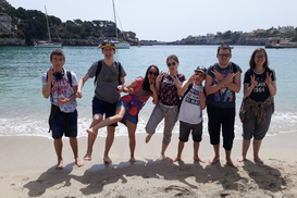 In den Ferien ans Meer fahren.