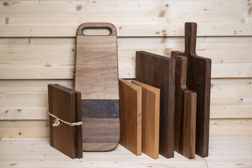 Produkte und Dienstleistungen Stiftung Bühl-Schreinerei- 50 Schneidebretter hintereinander wie Dominos